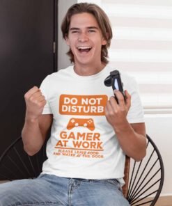 Tshirt homme - do not disturb gamer at work please leave food and water at the door (Copie)