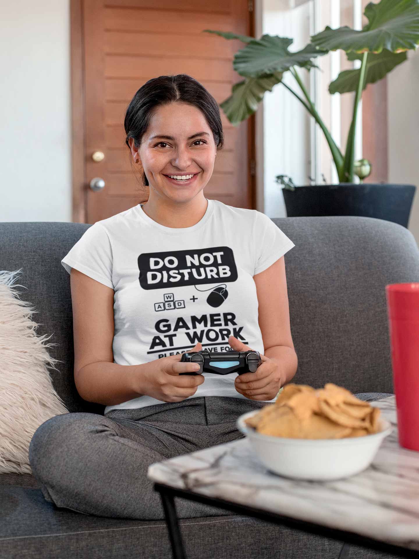 Tshirt femme - do not disturb gamer at work please leave food and water at the door