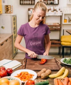Tshirt femme - une femme qui cuisine est irrésistible